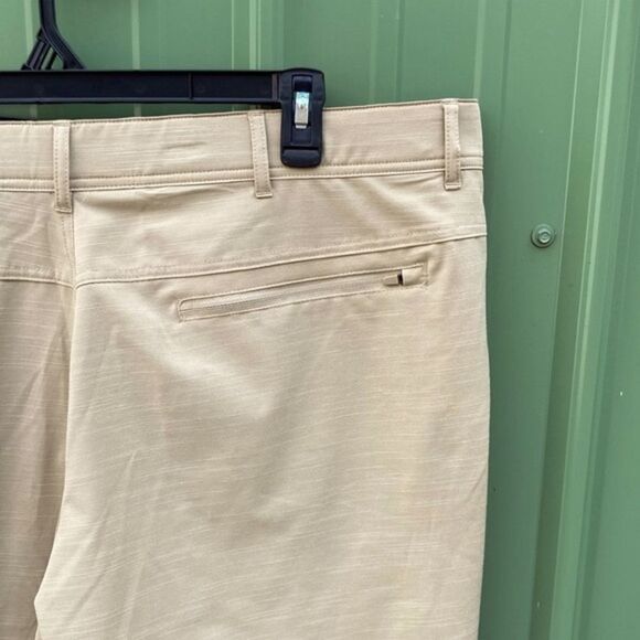 Men's Lightweight Flat Front Shorts, 9" Inseam, Size 44 - Picture 4 of 9